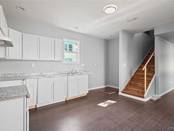 5th image of 33 Girard Pl