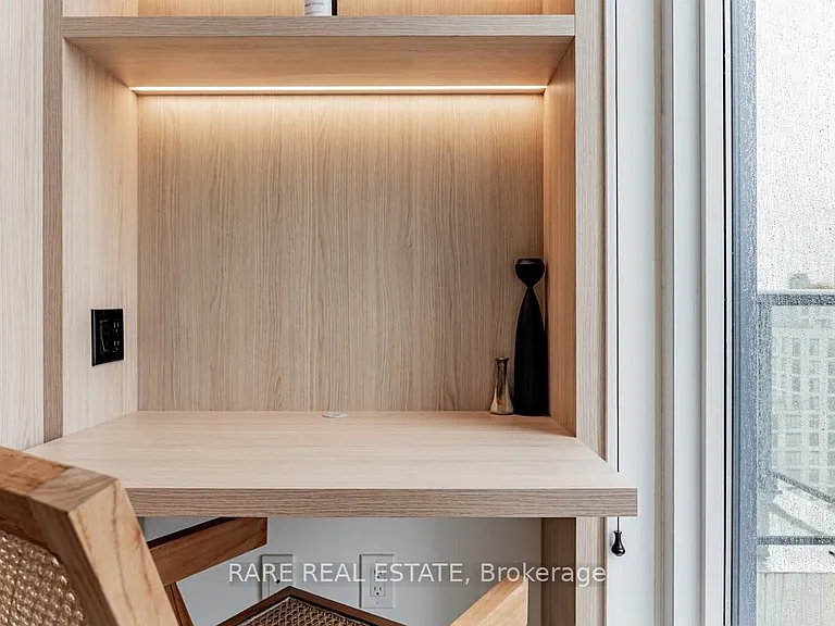 297 College St #Penthouse 5 — Photo 37