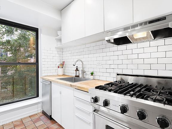 4th image of 359 W 29th St #2B