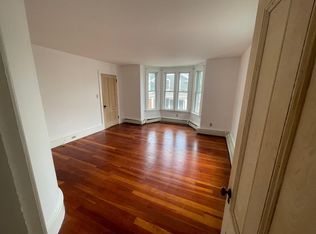 7 Strong St #2, Newburyport, MA 01950