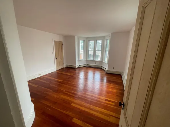 7 Strong St #2, Newburyport, MA 01950