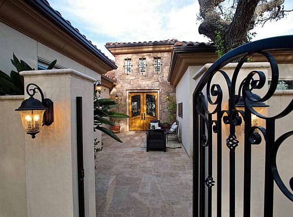 3rd image of 11 Royal Oaks Trl