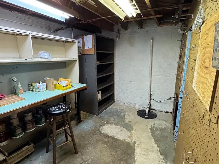 2906 Breezy Ter — Photo 27
