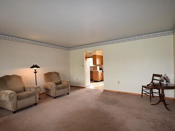 5th image of 400 Villa Dr