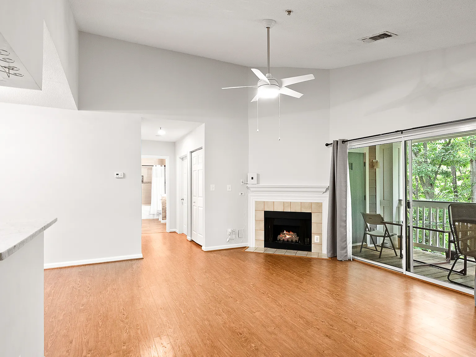 2 bed, 986 sqft, $2,325 — Photo 4