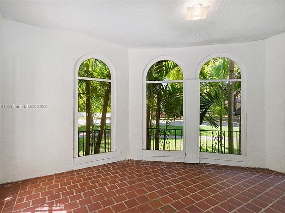 4th image of 1420 Cadiz Ave