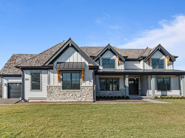 303 Briarwood Ln, Lincolnshire, IL 60069