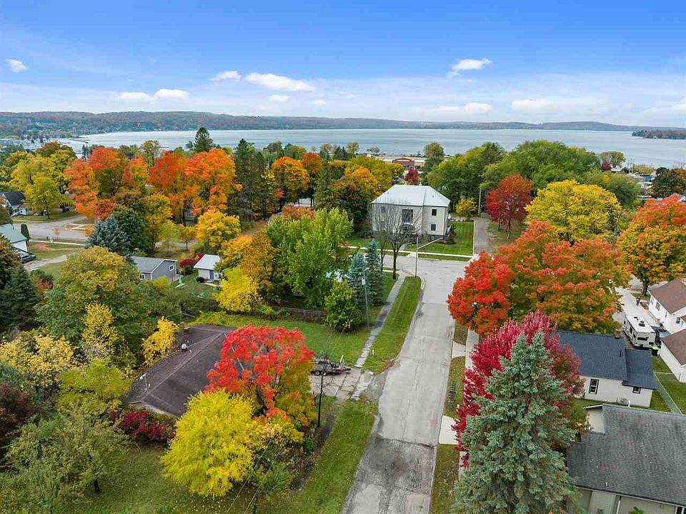 322 Bailey St, Boyne City, MI 49712 Zillow