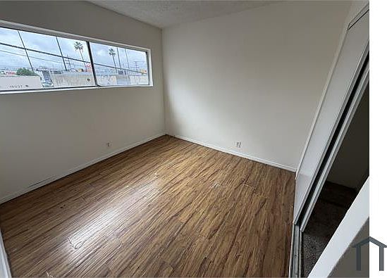 5th image of 16040 Cantlay St #5