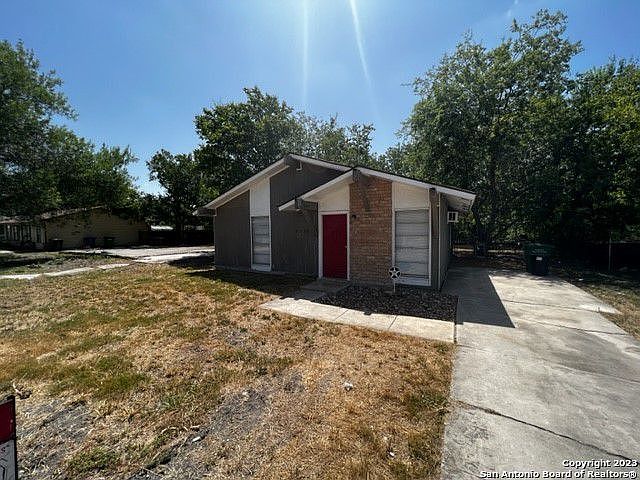 1st image of 6038 Castle Hunt Dr