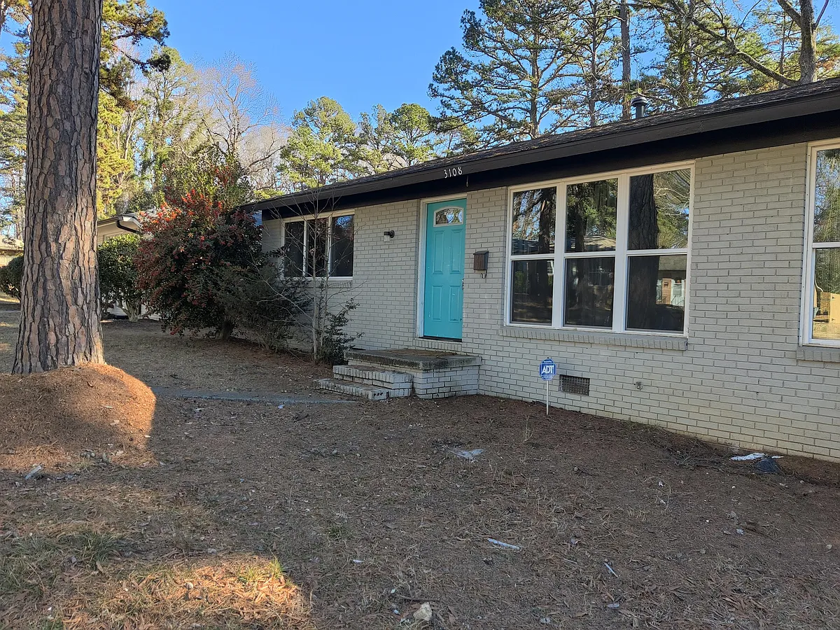 Building Photo - 3108 Erskine Dr #1
