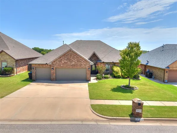 812 Lindsey Ln, Moore, OK 73160