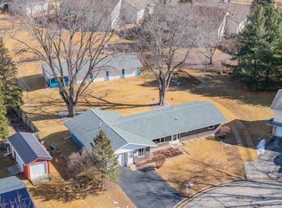 914 Traceway Ct, Poynette, WI 53955