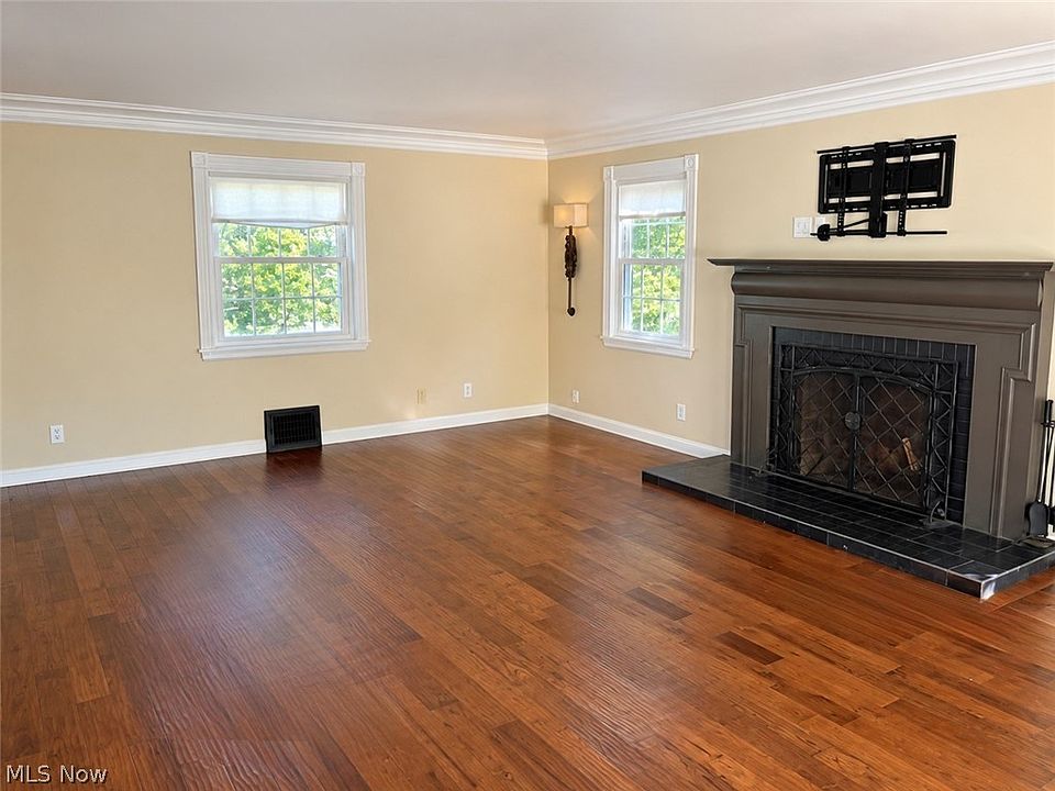 1st image of 267 S Main St