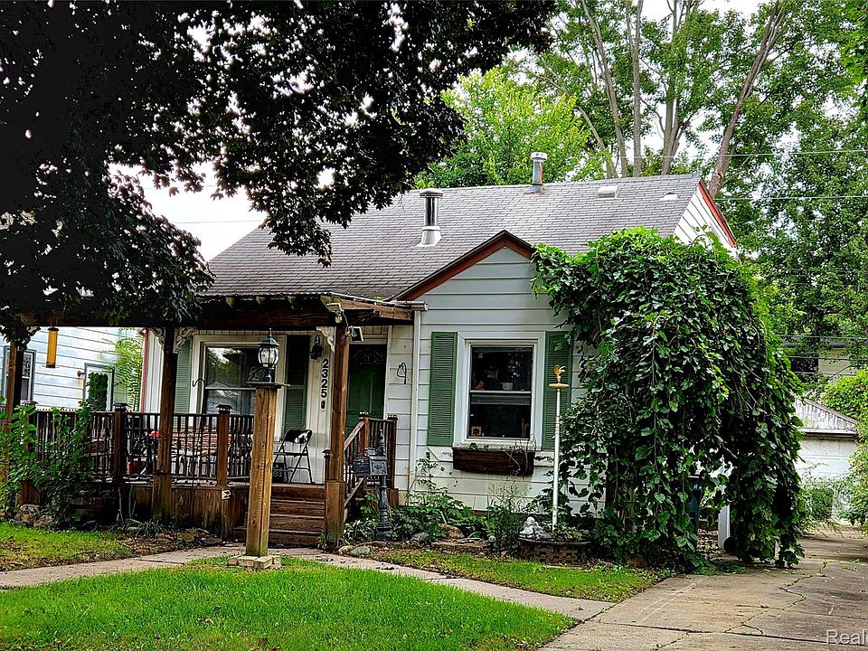 1st image of 2325 Barrett Ave