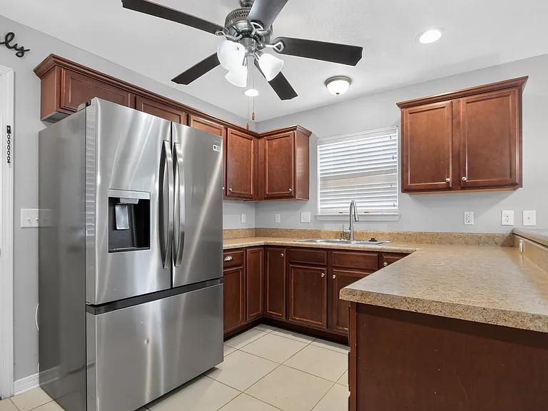 451 Eisenhower Dr — Photo 5