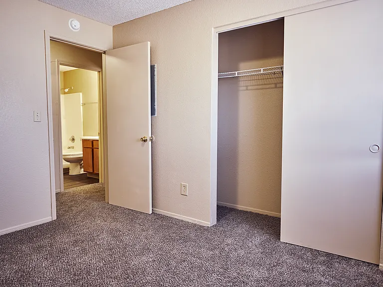 Riverfront Apartments — Photo 14