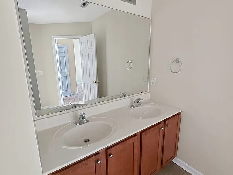 403 Valdez Ct — Photo 9