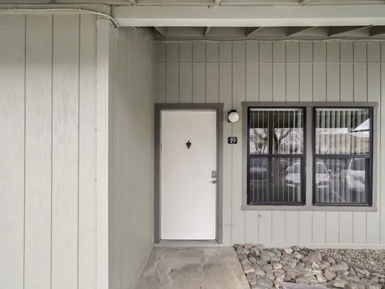 Sequoia Apartments 3 MONTHS FREE RENT on 3 and 4 bedroom townhomes — Photo 9