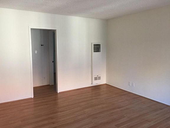 2nd image of 221 S Jackson St APT 9