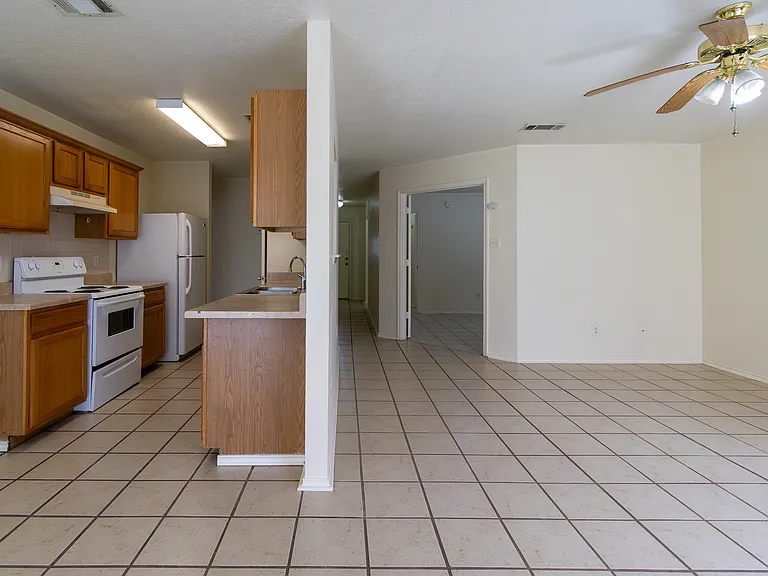 1203 Fox Creek Dr — Photo 7