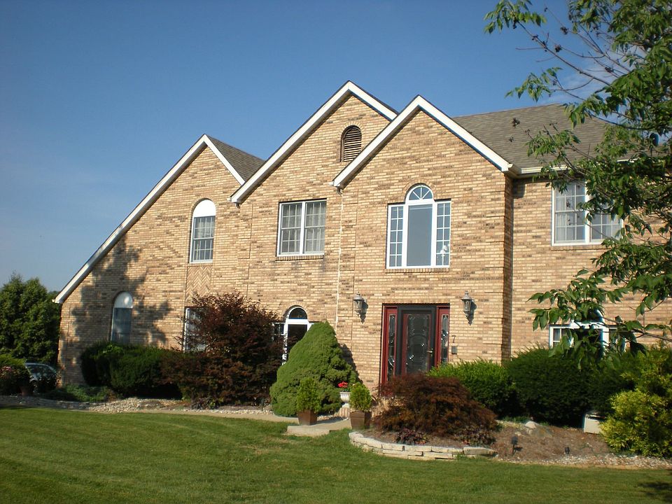 7 Ginger Crest Dr.