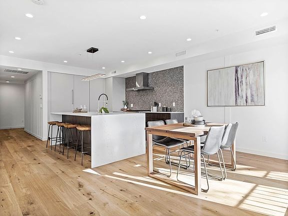 4th image of 362-364 Broad St #2
