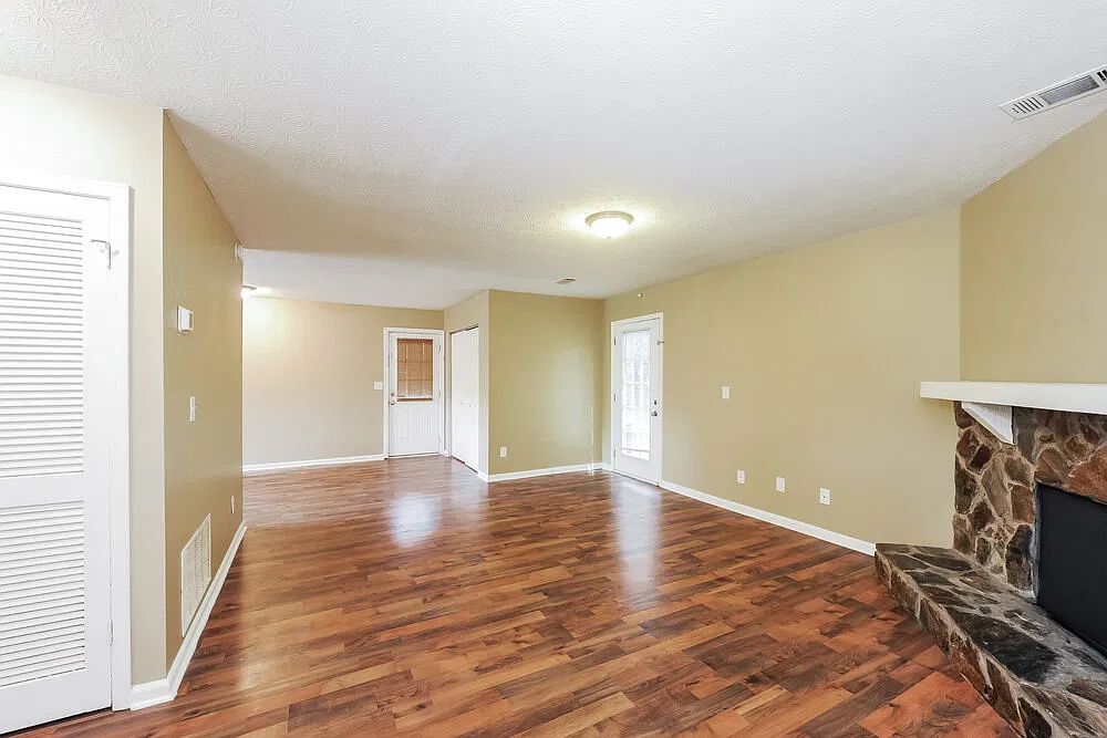 3 bed, 2.0 bath, 1290 sqft, $1,690 — Photo 4