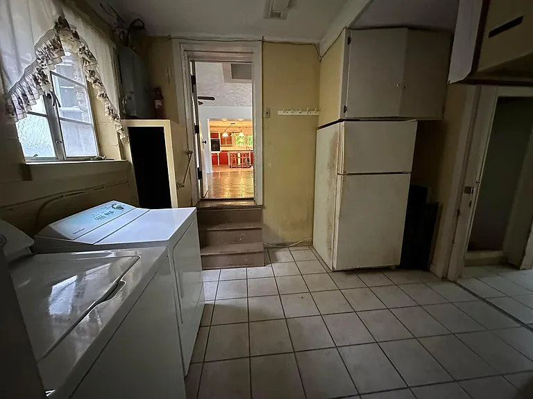 385 Riverside Dr — Photo 24