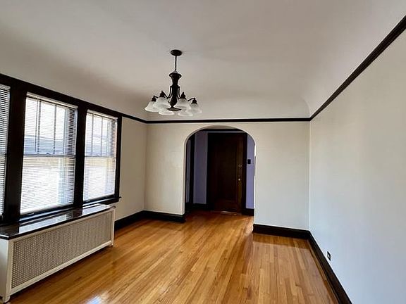 4th image of 5858 N Melvina Ave #2