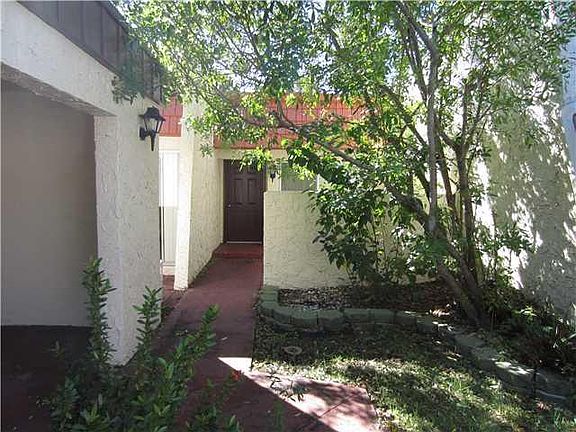 4th image of 9933 NW 65th Ct