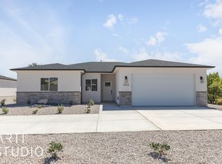 266 E 260 N, Washington, UT 84780
