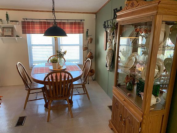 3rd image of 112 Riverview Manor Dr
