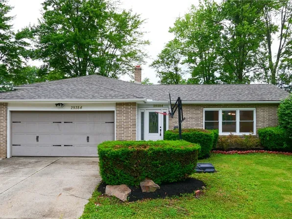 29384 Bretton Ridge Dr, North Olmsted, OH 44070