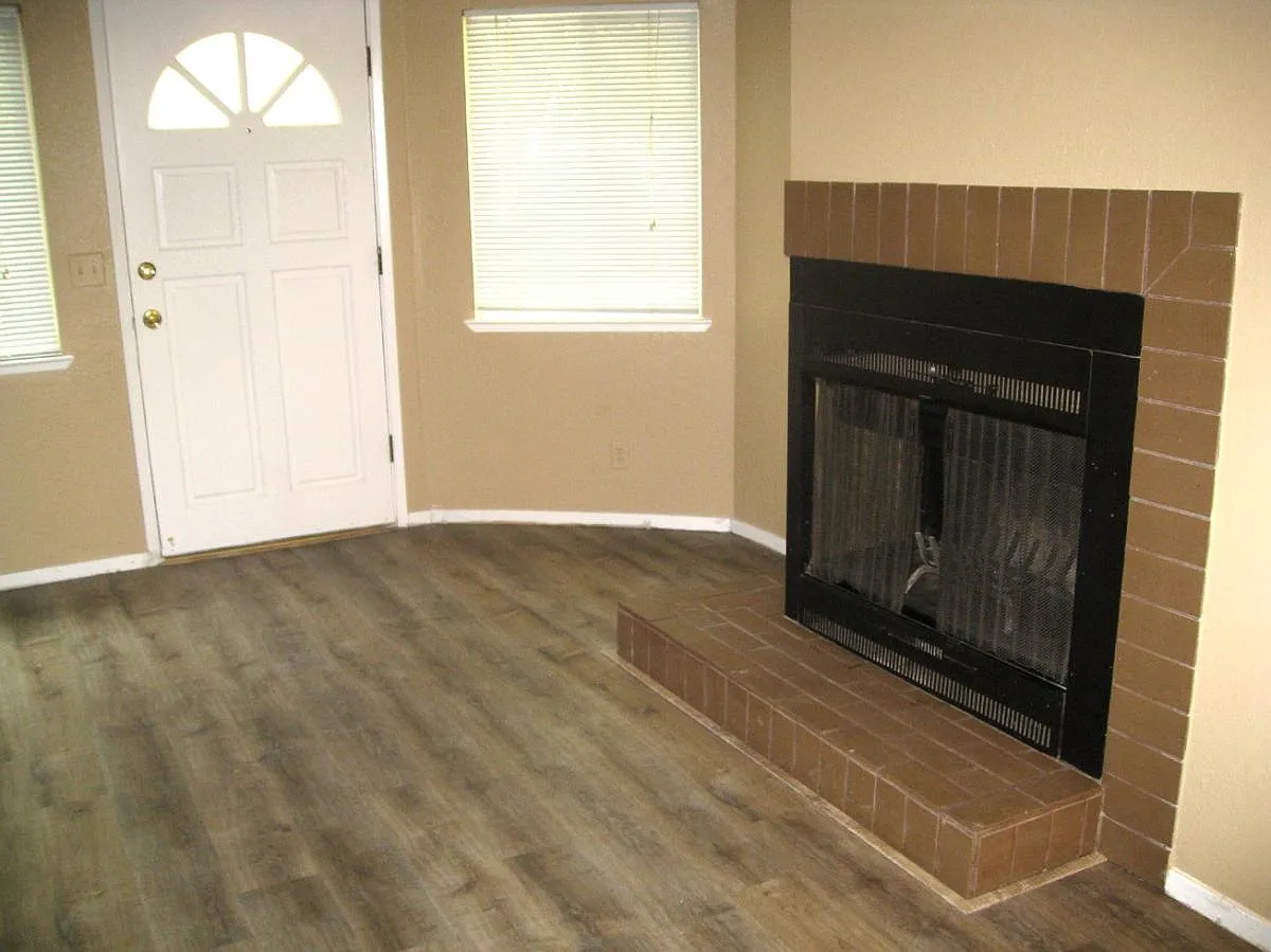 2 bed, 1000 sqft, $2,195 — Photo 3