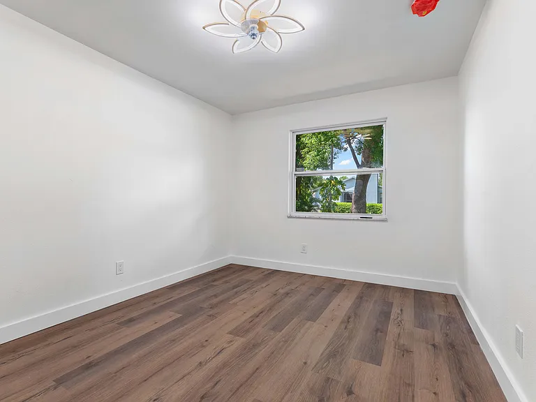 1351 Ohio Ave — Photo 24