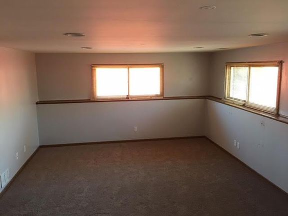 4th image of 18709 Crawford Ave