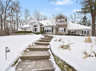 5503 Pondview Dr, Midland, MI 48640