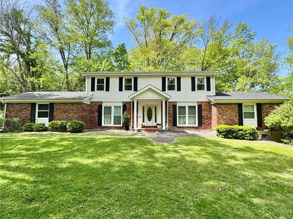 135 S Greentrails Dr, Chesterfield, MO 63017