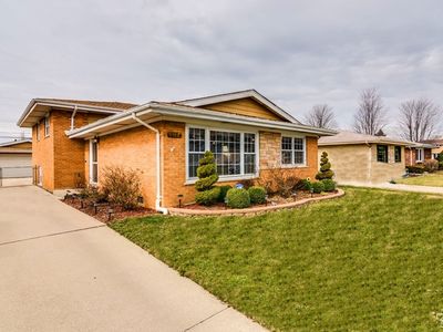 10104 S Komensky Ave, Oak Lawn, IL, 60453