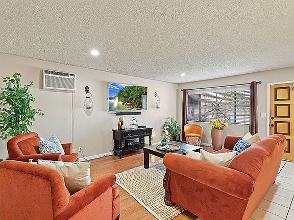 2nd image of 3834 Vineland Ave