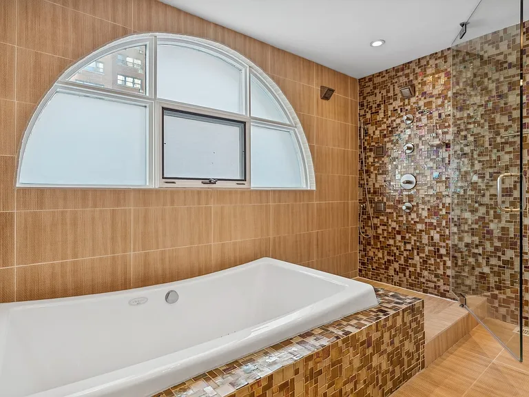 2910 N Commonwealth Ave #3 — Photo 15