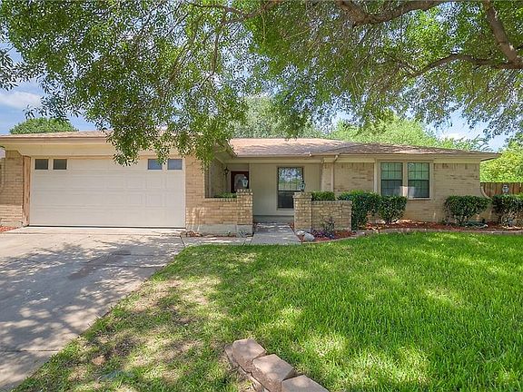 3rd image of 901 Robinwood Ct