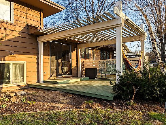 3rd image of 3650 Evergreen Rd N
