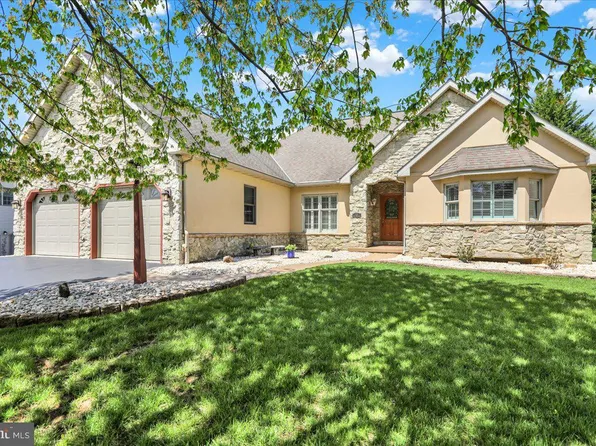 426 W Charlotte St, Millersville, PA 17551