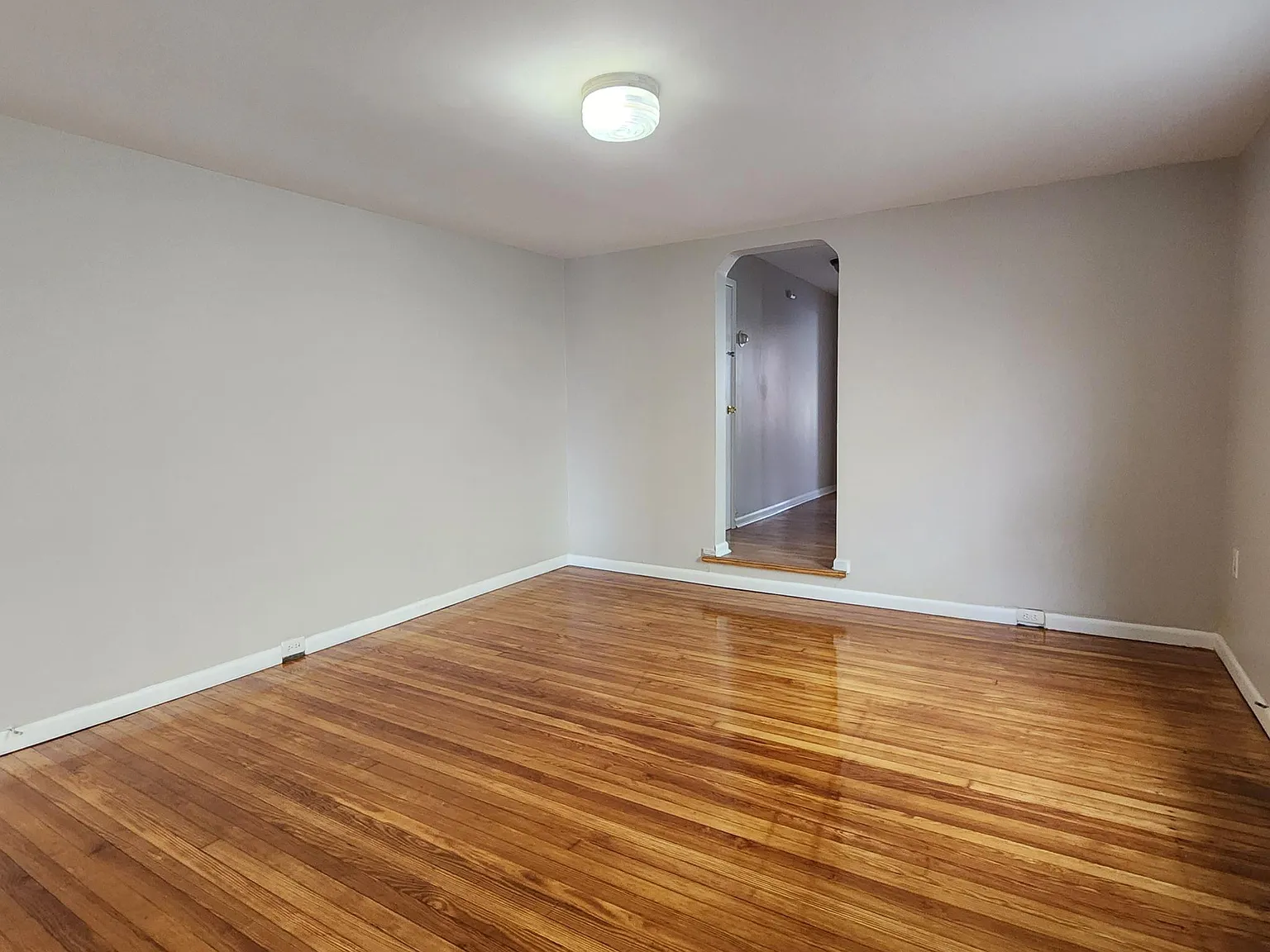 3 bed, 2472 sqft, $2,250 — Photo 3