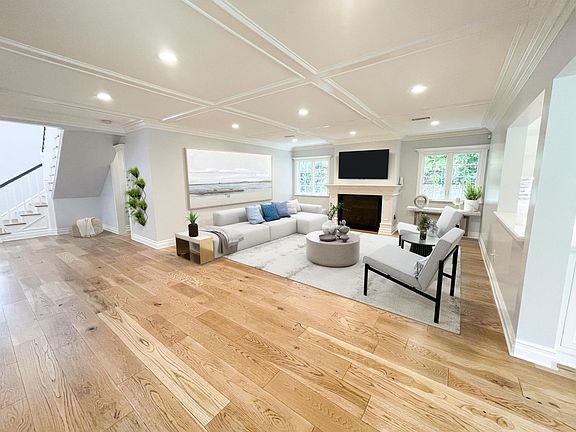 3rd image of 16761 Moorpark St