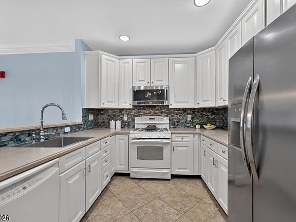 4th image of 351 Victoria Drive