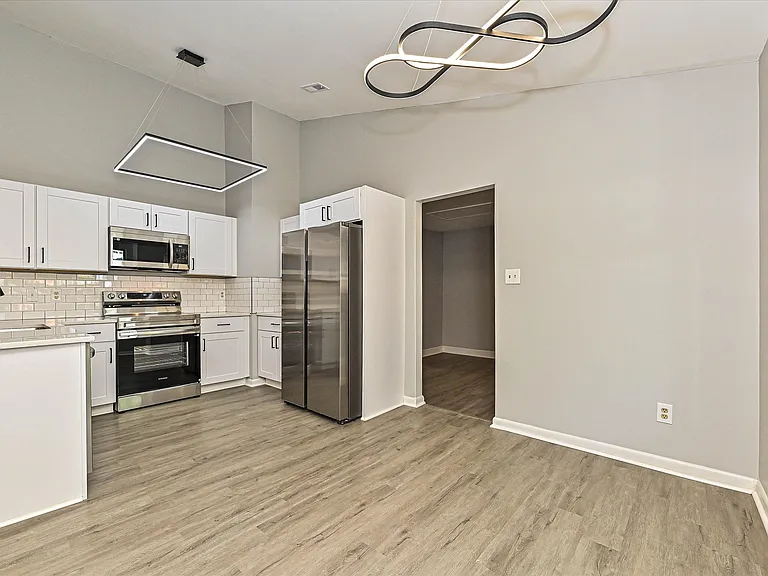 633 Pennwood Ln — Photo 4