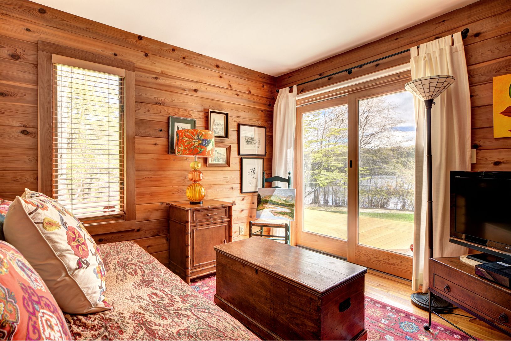  Guest Room &/or Study with Sliding Glass Doors leading to Pond